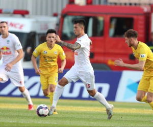 V-League 2021: Người muốn đá, kẻ muốn hủy