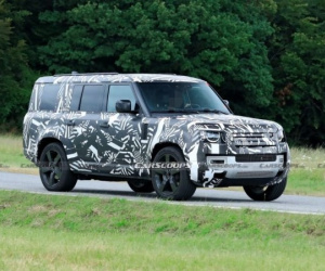 Land Rover ra mắt phiên bản Defender 130 cạnh tranh với Land Cruiser