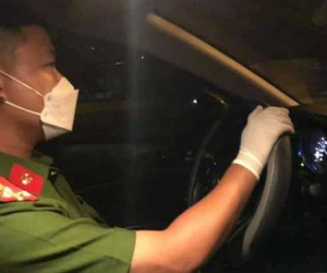 Thượng uý Công an Đà Nẵng chạy đua trong đêm đưa sản phụ đang chuyển dạ đến bệnh viện