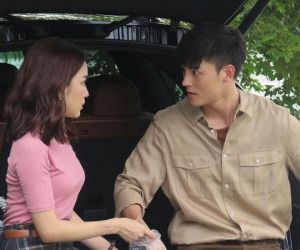 Tháng nào cũng bị 'bốc hơi' mấy triệu, tôi lén kiểm tra tài khoản của vợ để rồi xây xẩm mặt mày khi biết tên người nhận tiền