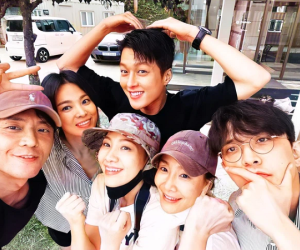 Lần đầu xuất hiện công khai bên 'tình trẻ' kém 12 tuổi, Song Hye Kyo bị soi để lộ dấu hiệu tuổi tác