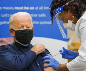 Ông Biden hối thúc người dân đi tiêm phòng sau khi vaccine Pfizer được cấp phép đầy đủ