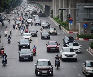 Nhiều tuyến đường tại Hà Nội đông đúc trong thời gian giãn cách xã hội
