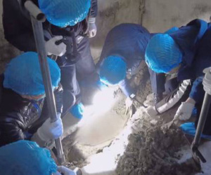 Mẹ bỏ đi biền biệt không một dấu vết từ nhỏ, 19 năm sau con trai cho sửa lại nhà mới giải đáp được bí mật quá mức thảm khốc