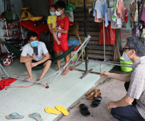 Phó Thủ tướng Vũ Đức Đam vào nơi 'khóa chặt' động viên nhân dân chung tay phòng, chống dịch