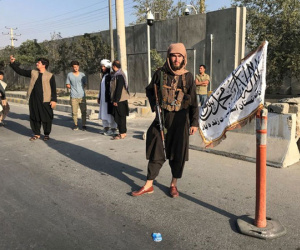 Hỏa hoạn ở sân bay Kabul, Taliban cảnh báo Mỹ hậu quả gia hạn rút quân