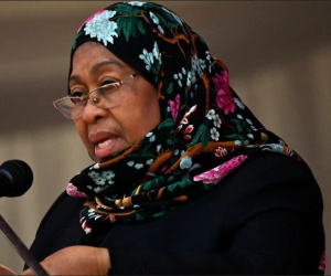 Tổng thống Tanzania hứng chỉ trích vì chê cầu thủ nữ ngực phẳng