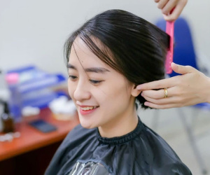 Những 'bóng hồng' Nam tiến chống dịch Covid-19: 'Hot girl huyết áp' sẵn sàng cắt bay mái tóc dài