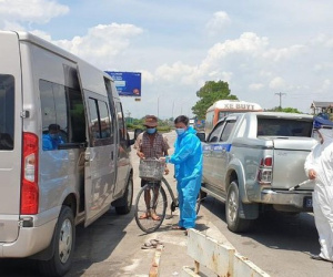 Người đàn ông khuyết tật đạp xe hơn 1.300km suốt 17 ngày từ TP.HCM về quê tránh dịch