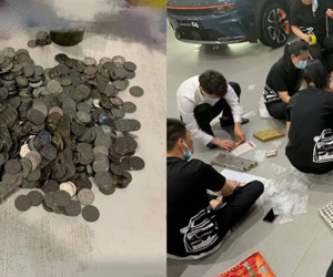 Đi mua ôtô cho con trai, người đàn ông mang 10 bao tải tiền xu khiến nhân viên đếm mệt