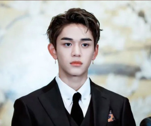 Rộ tin đồn Lucas (NCT) bí mật hẹn hò với fan trong vài năm