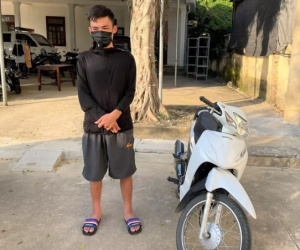 Đi xin việc, tiện tay trộm luôn xe máy mang đi bán