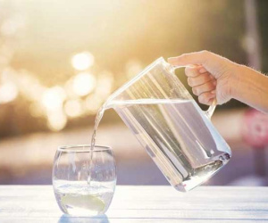 Uống nước đun sôi để nguội để lâu, tôi có nguy cơ bị ung thư không?