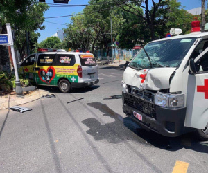 Xe cấp cứu tông xe cứu thương, F0 tử vong, điều dưỡng bị thương nặng