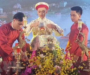 Tụ tập hầu đồng giữa mùa dịch, 20 người bị phạt gần 150 triệu đồng