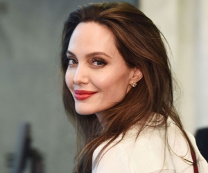 Quá khứ nổi loạn, có 3 đời chồng, 6 con của Angelina Jolie