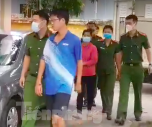 Bắt tạm giam 2 cán bộ y tế nhận hối lộ để cho hàng trăm công nhân 'thông chốt'