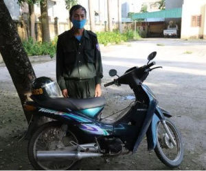 Bảo vệ trang trại lợn bỏ tiền triệu mua trang phục CSCĐ mặc ra đường cho oai