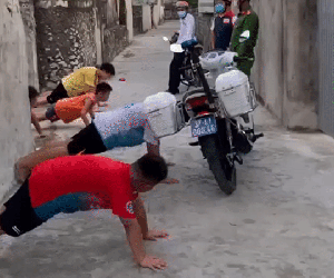 Bắt quả tang 6 đối tượng vi phạm giãn cách nhưng không thể phạt tiền, công an xử lý đáo để ai cũng phải khen
