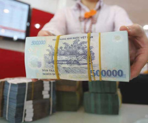 Lãi suất ngân hàng đồng loạt giảm mạnh, xuống thấp nhất 4%/năm