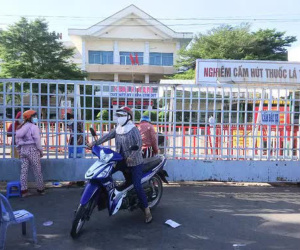 Sa thải nữ bác sĩ về từ vùng dịch vẫn khai 'không đi đâu trong 14 ngày'
