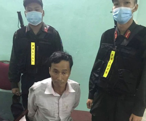 Con trai bóp cổ mẹ đẻ tử vong