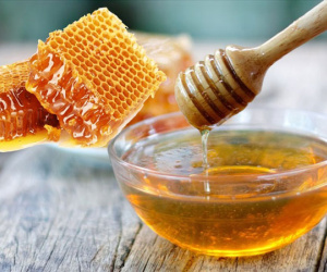 Vì sao mật ong có thời hạn sử dụng vĩnh viễn, không bao giờ hư hỏng?