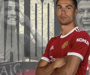 Nhờ Cristiano Ronaldo, Manchester United phá kỷ lục Twitter và Instagram