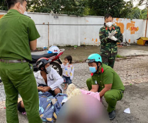 Chiến sĩ công an, bộ đội đỡ đẻ cho thai phụ ngay trên vỉa hè