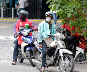 Chính thức: Shipper 'vùng đỏ' ở TP.HCM hoạt động trở lại nhưng phải xét nghiệm 1 ngày/lần, cấp thêm 20.000 giấy đi đường