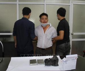 Bắt giữ đối tượng vận chuyển trái phép 2 bánh heroin