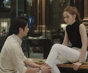 Hai vợ chồng đang gần gũi thì con mèo chạy qua làm vỡ bình hoa, chồng bật dậy vơ vội mảnh vỡ khiến tôi ngớ người