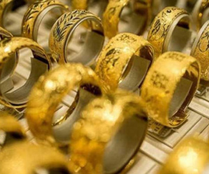 Giá vàng liên tục tăng, vượt đỉnh tháng 8