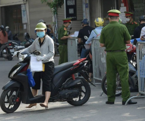 Hà Nội: Nhiều người bị yêu cầu 'quay xe' vì không có lịch trực theo phân công của cơ quan