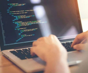 Thất nghiệp vì Covid-19, nữ bồi bàn 'quay xe' học code trong 3 tháng, xin được việc lương gần tỷ đồng/năm