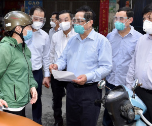 Thủ tướng kiểm tra đột xuất, Sở chỉ huy của phường được xem là 'ổ dịch' với 349 ca mắc Covid-19 không người trực
