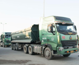 Nhiều xe hổ vồ được cấp 'luồng xanh' dàn hàng thông chốt cửa ngõ