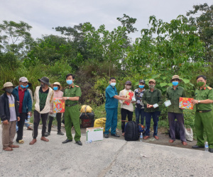 16 người Hrê bị 'bỏ rơi' giữa rừng trong dịch Covid-19 đã được Công an Đà Nẵng đưa về quê