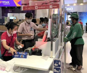Đi chợ hộ quá tải, đề nghị cho dân mua hàng qua Grab, Shopee...