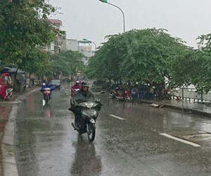 Cả nước có mưa rào và dông, riêng Trung Bộ, Tây Nguyên và Nam Bộ cục bộ có mưa to, đề phòng khả năng xảy ra lốc, sét và gió giật mạnh