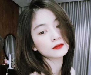 Gái xinh triệu followers tốt nghiệp đại học, anh trai 'ting ting' luôn 50 triệu làm quà sương sương