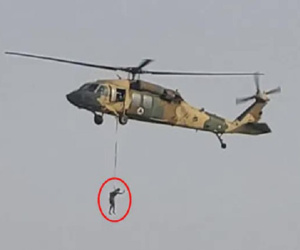 Sự thật đằng sau video Taliban treo cổ người trên máy bay trực thăng do quân đội Mỹ để lại