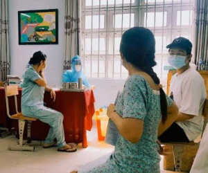 8 nguyên tắc 'nằm lòng' cho người đi tiêm vắc xin để tránh lây Covid-19 ở điểm tiêm