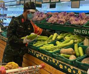 TP Hồ Chí Minh: Shipper hoạt động trở lại, tốc độ 'đi chợ hộ' nhanh hơn