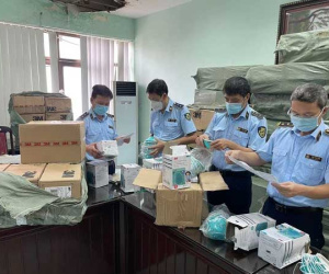 Phát hiện kho hàng khổng lồ hơn 400.000 sản phẩm vật tư y tế nghi làm giả ở Hà Nội