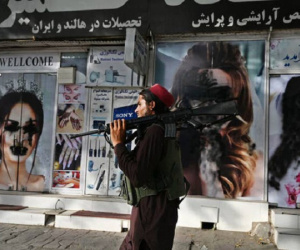 'Thật tốt vì Taliban đến để giải quyết đống đàn bà như cô' - Lời mạt sát của gã chủ hàng tạp hóa và một ngày làm phụ nữ tại Afghanistan lúc này