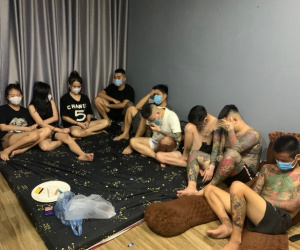 Đột kích tiệm nail, bắt 3 cô gái cùng 6 thanh niên xăm trổ trong "đại tiệc bay lắc"