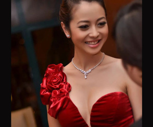 Có nữ MC từng khiến nhiều người nhức mắt vì thói quen phối đồ quá gợi cảm, độ sexy vượt cả hậu thế!