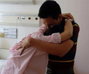 Vợ đòi ly hôn ngay khi vừa sinh con, chồng than vãn ai ngờ bị 'ném đá' tới tấp