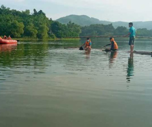 Lật nhà bè ở Thanh Hoá, 7 người bơi được vào bờ, 2 người đuối nước